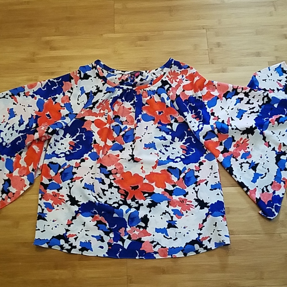 Vince Camuto xs blouse
